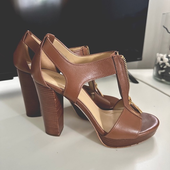 Michael Kors size 5.5 Brown Heels - Picture 2 of 5